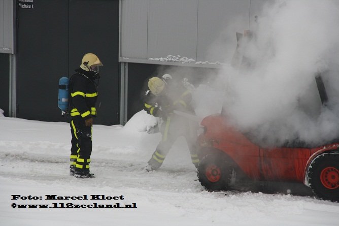 heftruck brand zeelandhallen 21-12-2010 019 met naam.jpg